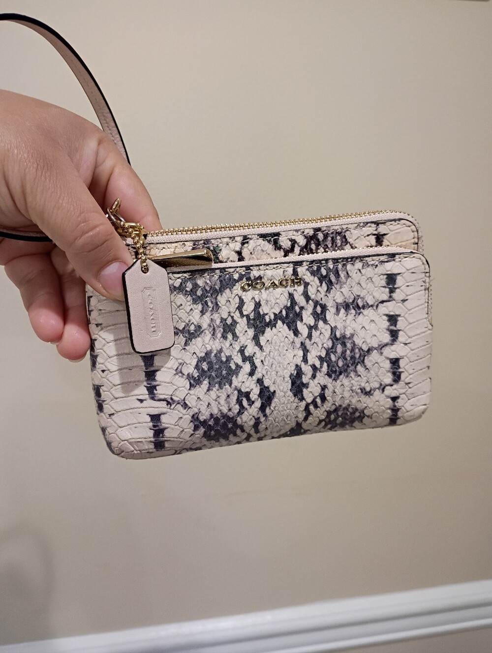 Coach Madison  doble  Corner Python  Wristle